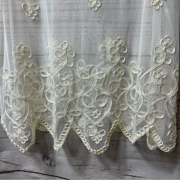 Nwt Torrid Lace Insert Embroidered Sleeveless Top - Picture 6 of 9